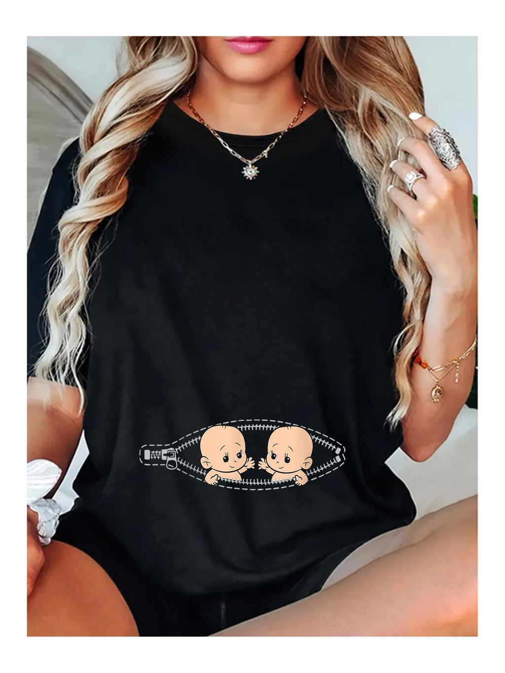 Comfy 'Mom of Twins' Pregnancy Announcement Tee - Casual Black T-Shirt with Cartoon Twins Design, Short Sleeve, Round Neck - Perfect for New Moms, Maternity Clothes