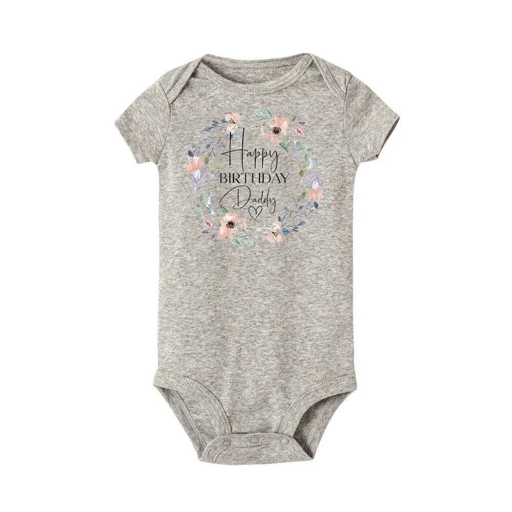 “Happy Birthday Daddy, I Love You” – Adorable Newborn Baby Bodysuit, Short-Sleeve Infant Romper, Perfect Birthday Gift for Dad