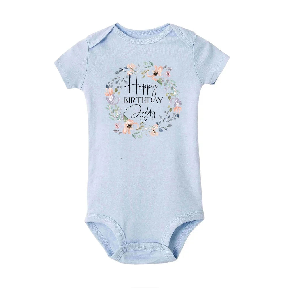 “Happy Birthday Daddy, I Love You” – Adorable Newborn Baby Bodysuit, Short-Sleeve Infant Romper, Perfect Birthday Gift for Dad