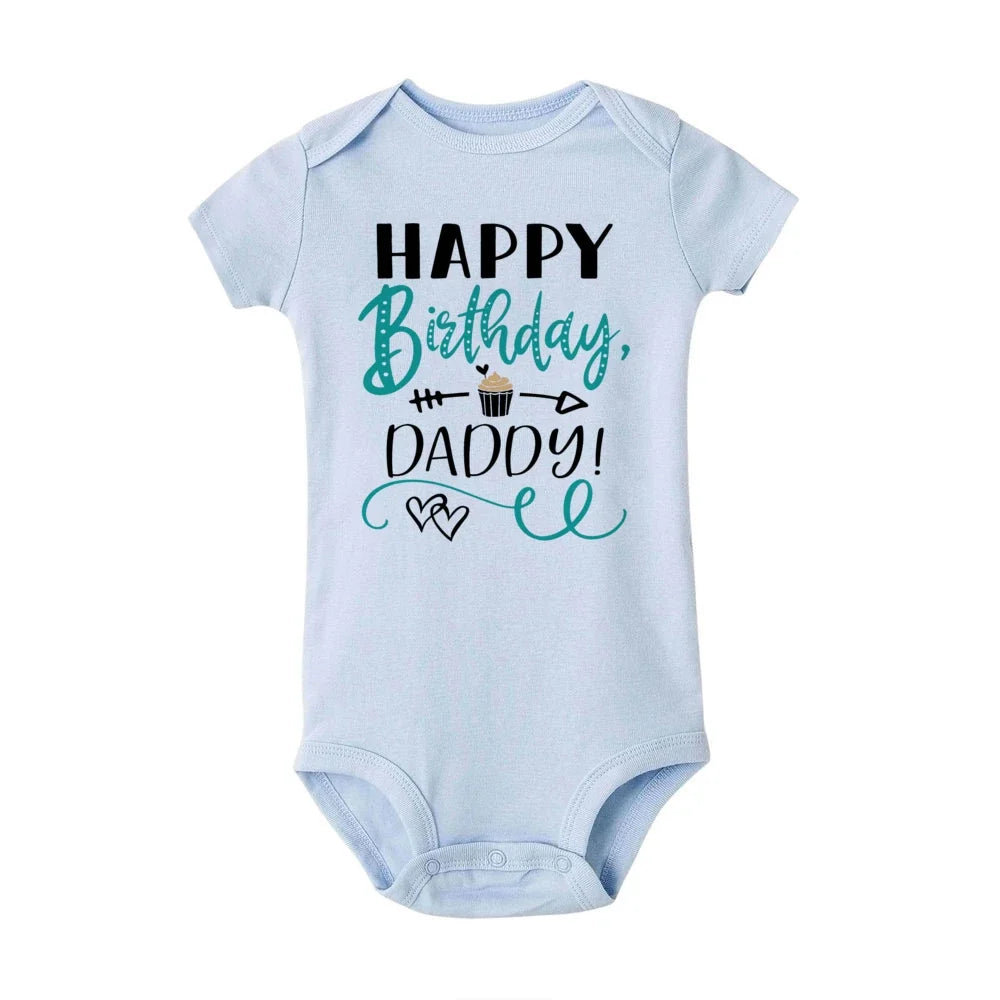 “Happy Birthday Daddy, I Love You” – Adorable Newborn Baby Bodysuit, Short-Sleeve Infant Romper, Perfect Birthday Gift for Dad